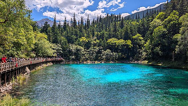 7H6M Jelajah Sichuan & Chongqing – Keindahan Jiuzhaigou, Huanglong & Panorama Gunung