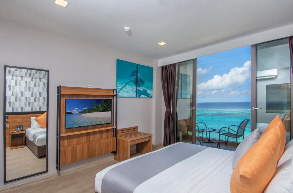 Triton Prestige Seaview and Spa 1