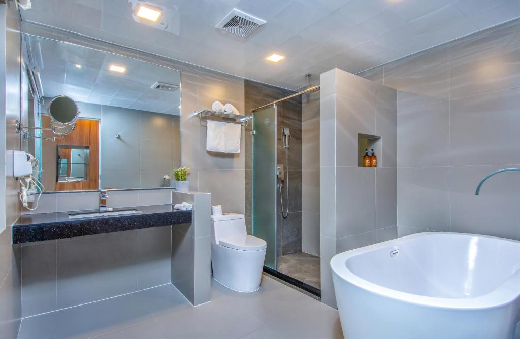 Triton Prestige Seaview and Spa 3