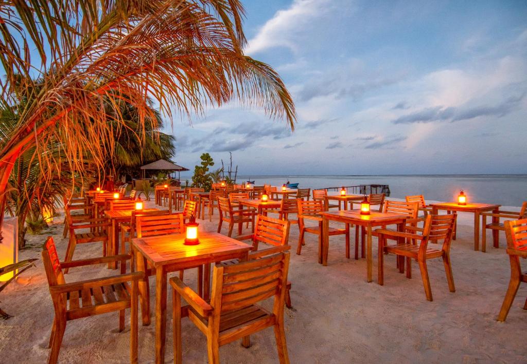 Triton Prestige Seaview and Spa 4