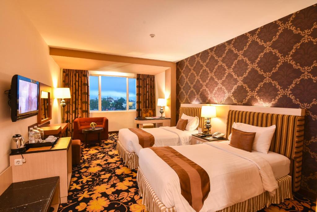 Grand Rocky Hotel 1