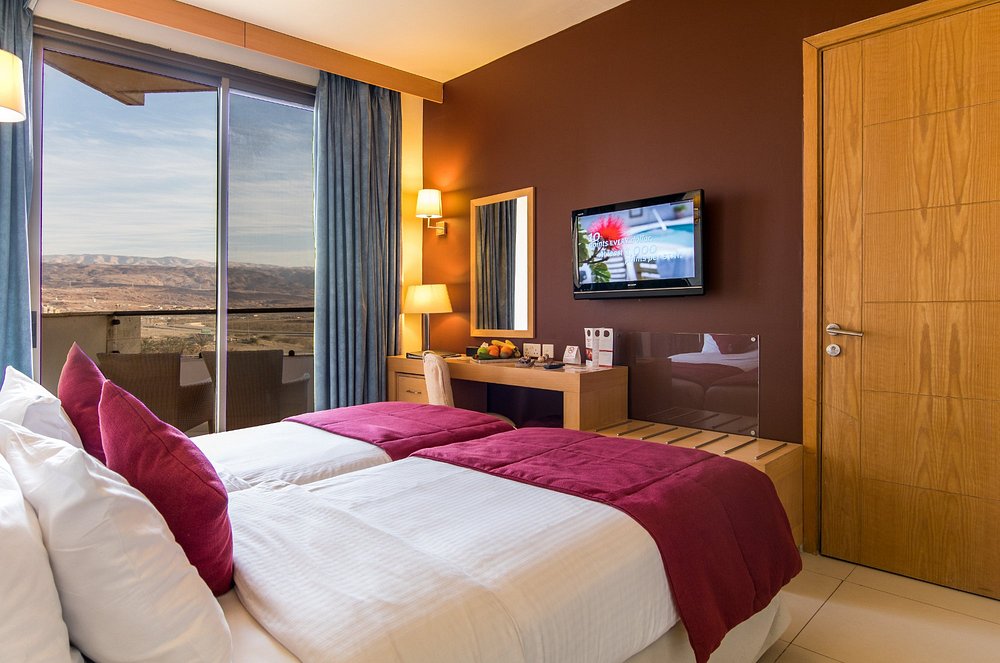 Ramada Resort by Wyndham Dead Sea 4