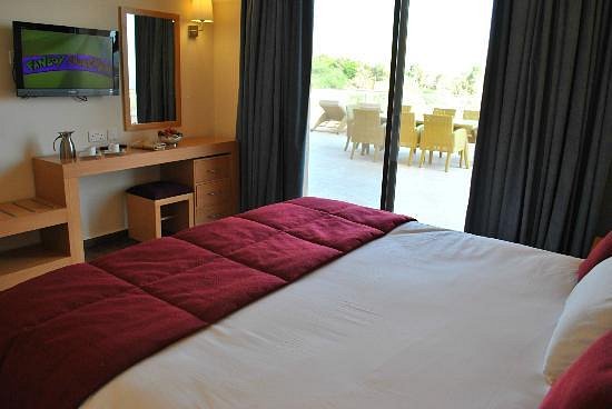 Ramada Resort by Wyndham Dead Sea 3