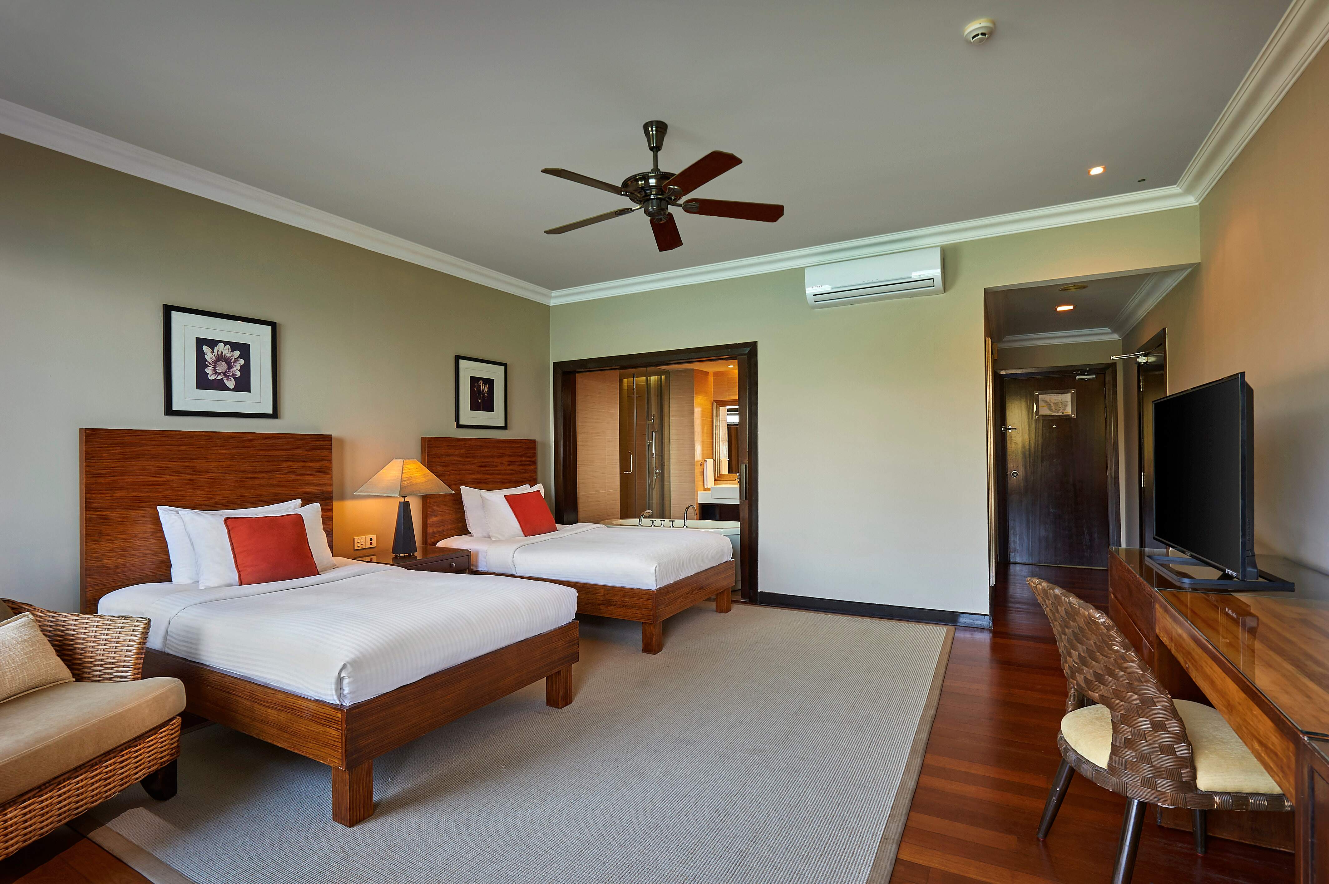 Cliff Premier, Taaras Beach & Spa Resort 5