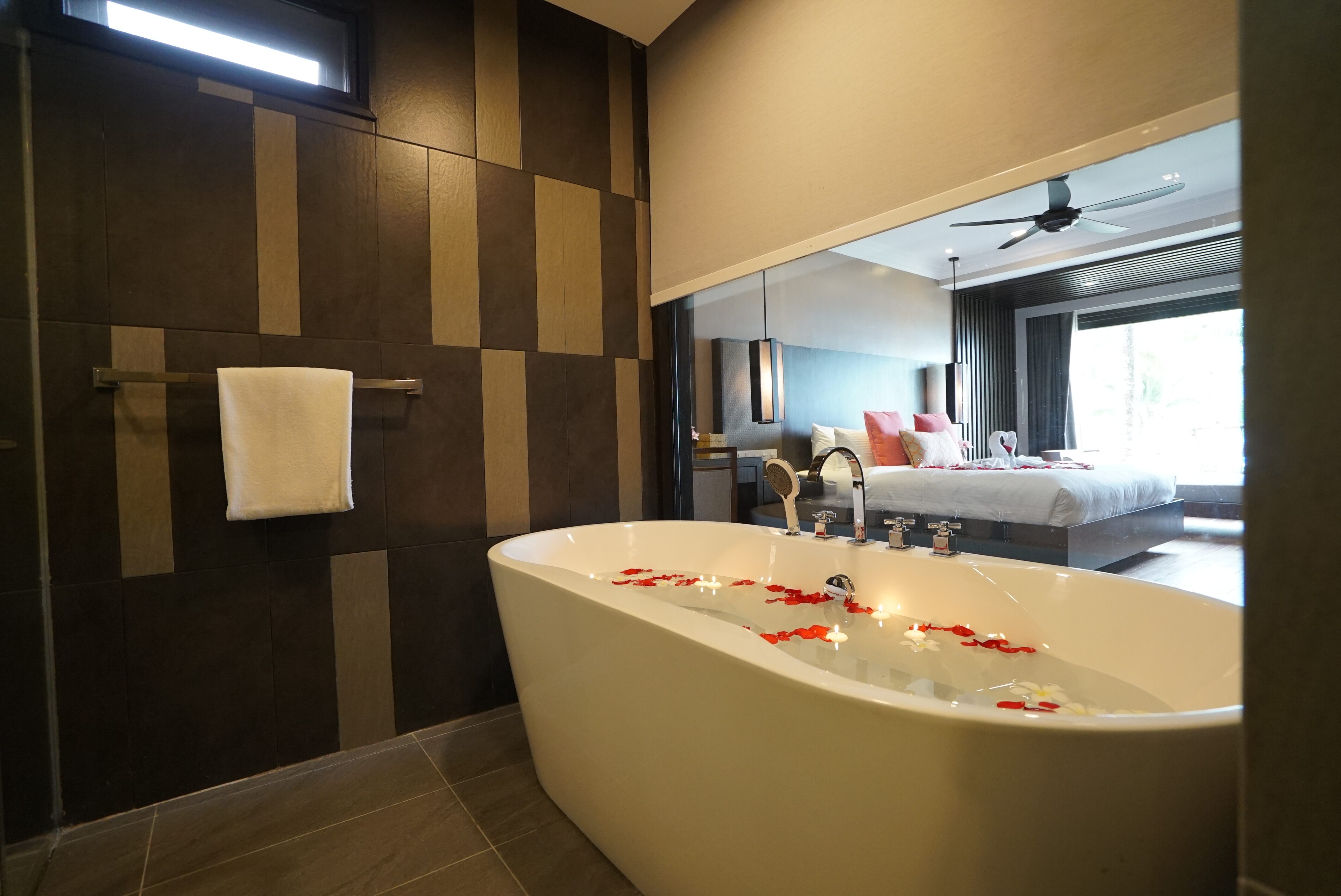 Honeymoon Suite - Taaras Beach & Spa Resort 1