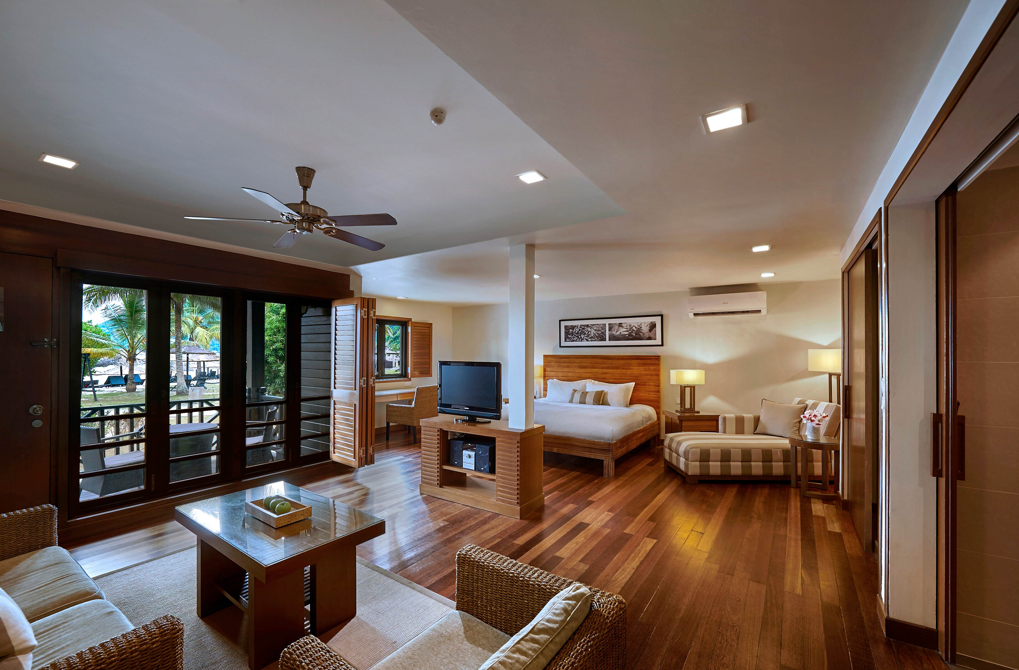 Ocean Front Suite - Taaras Beach & Spa Resort 2