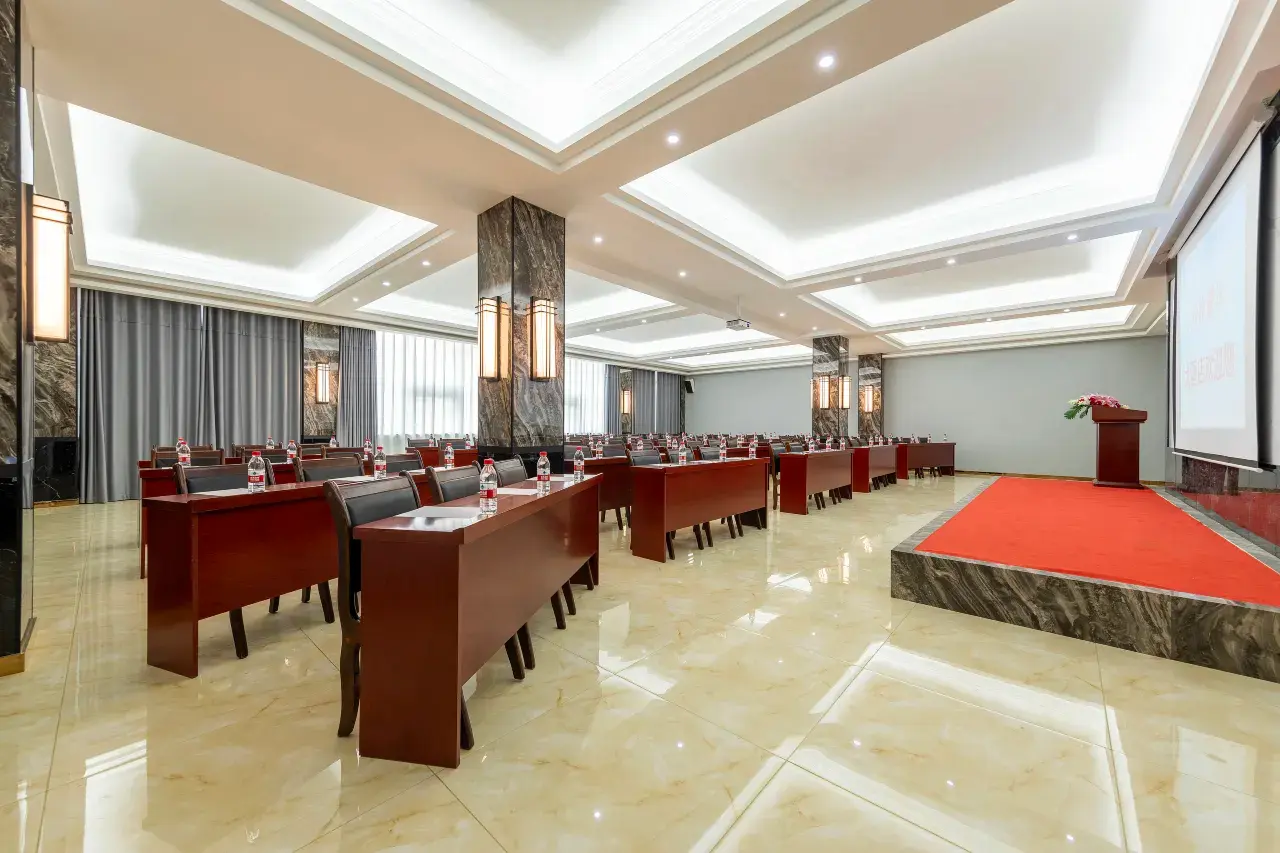 Dunhuang Jinghua Hotel 9