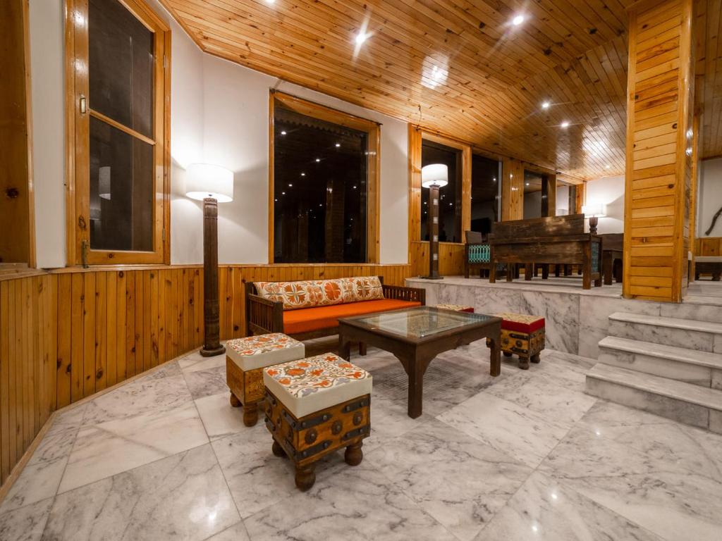 Roomy Daastaan Hotel 6
