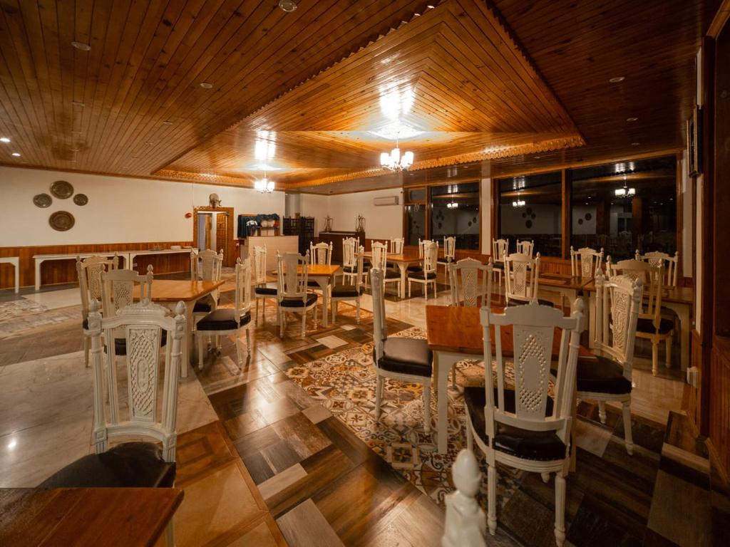 Roomy Daastaan Hotel 5