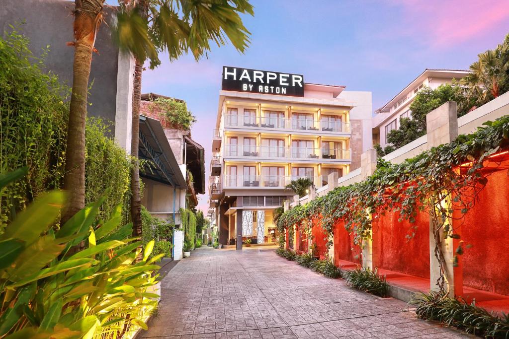 Harper Kuta Hotel by ASTON 11