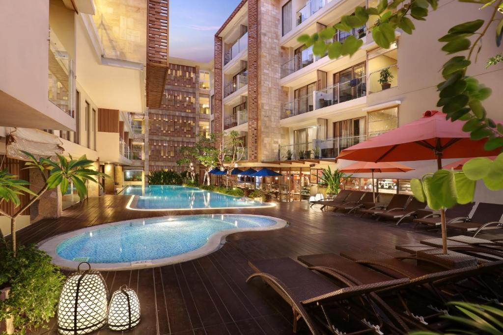 Harper Kuta Hotel by ASTON 4