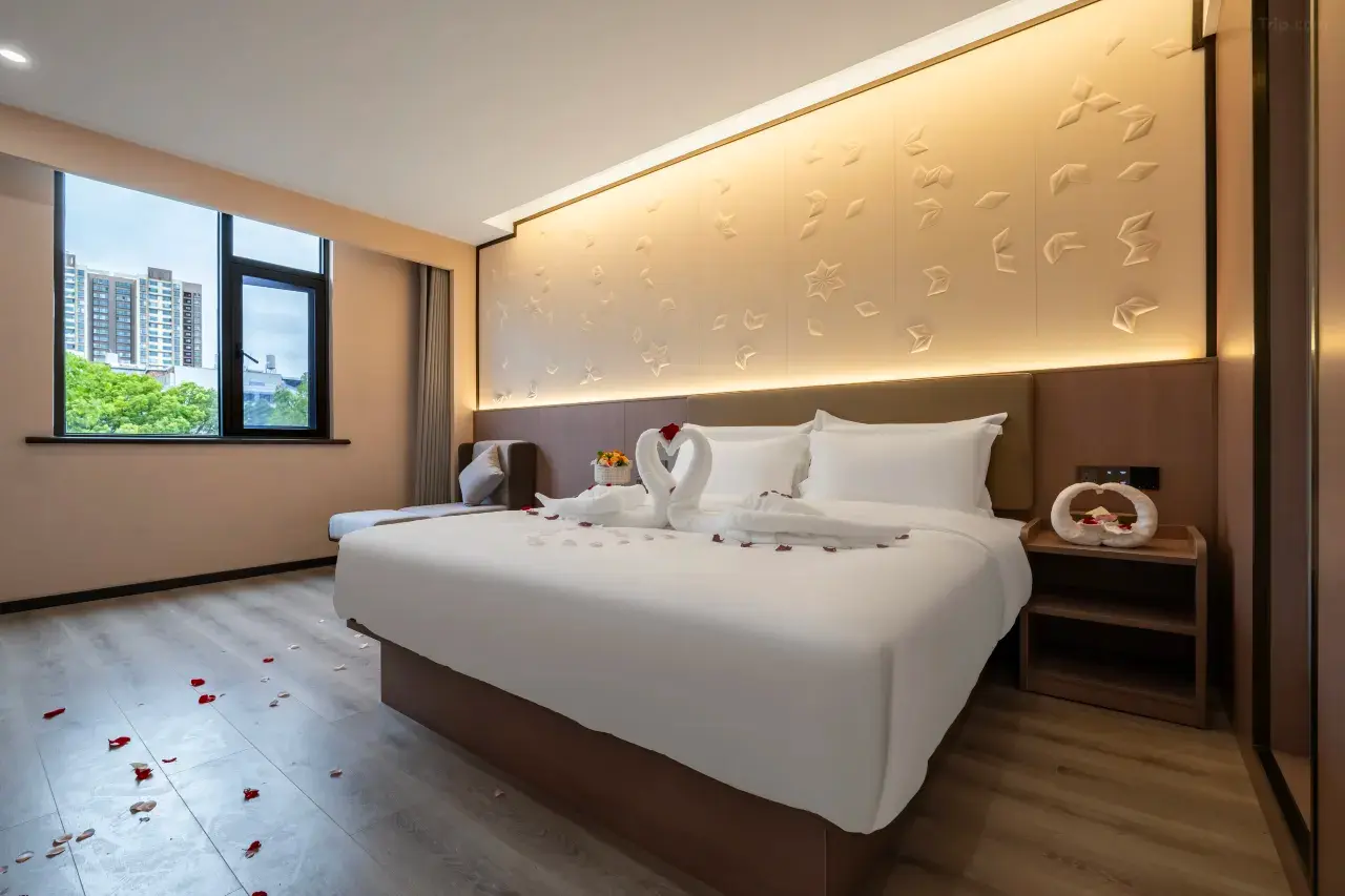 Shengting Wisdom Hotel (Dali high-speed rail station Erhai park branch) 1