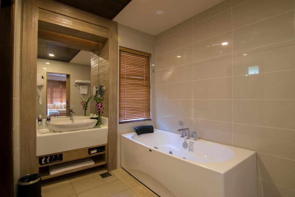 Royale Chulan Cherating Villas 3