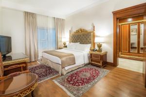 Sunday Holiday International Hotel  4