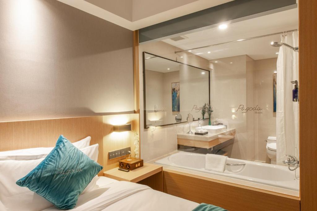 Shanghai Baixia Pagoda Hotel 2
