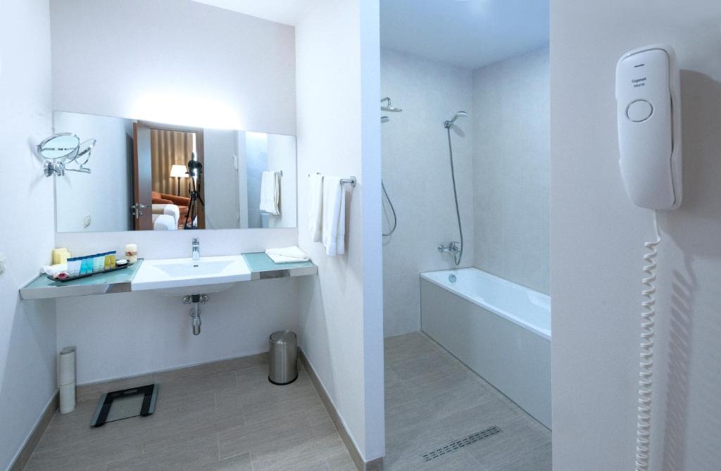 Ani Grand Hotel 1