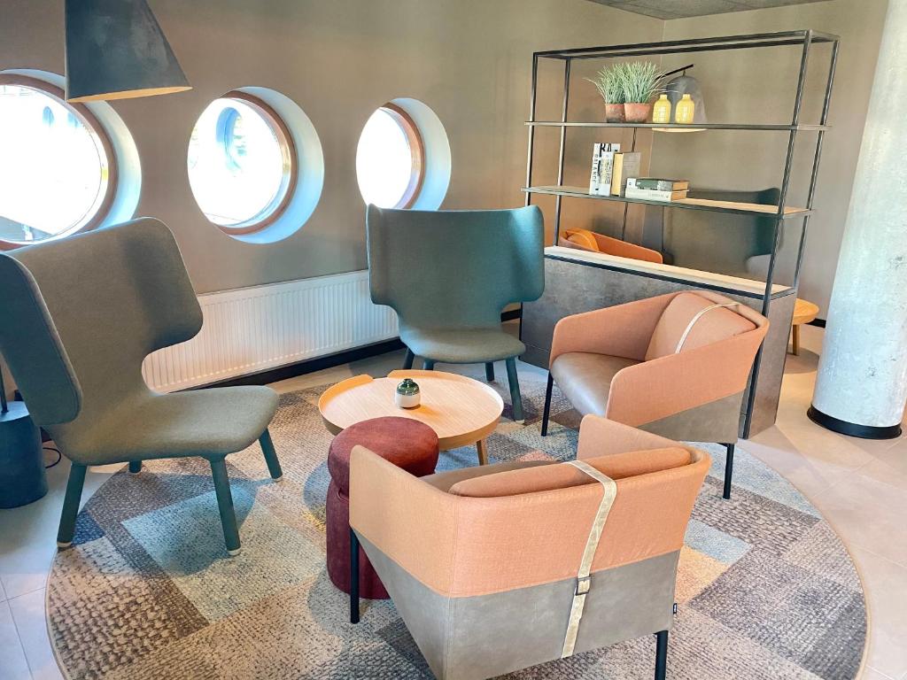 Pilot Airport Hotel 9
