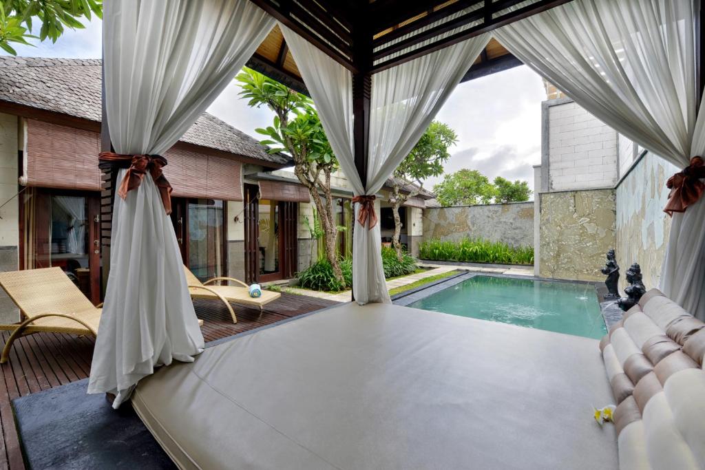 The Khayangan Dreams Villa, Seminyak 1