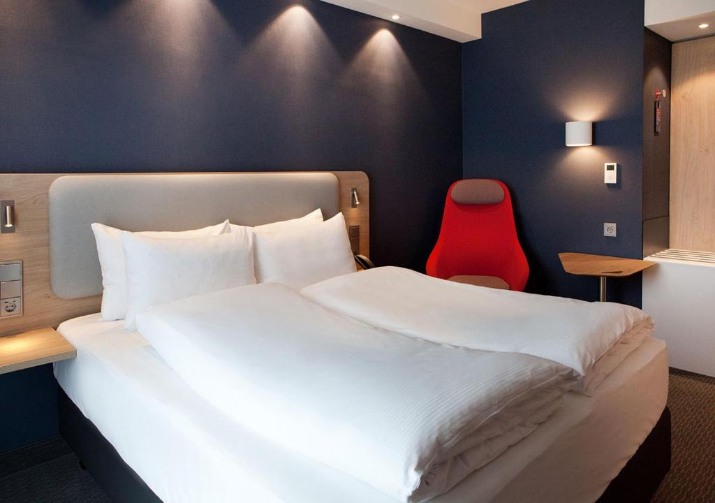 Holiday Inn Express 2