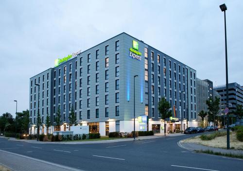 Holiday Inn Express 1