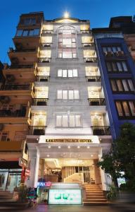 Lakeside palace Hotel 3
