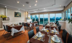 Lakeside palace Hotel 2