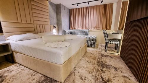 Hollywood Hotel 1