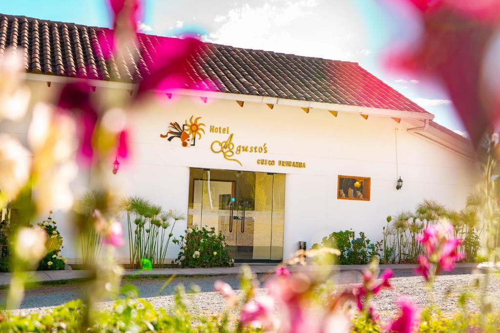 Agustus Urubamba Hotel 2