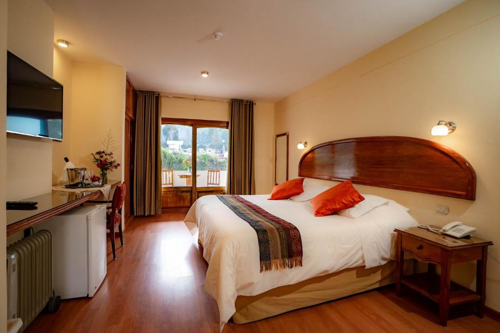 Agustus Urubamba Hotel 1