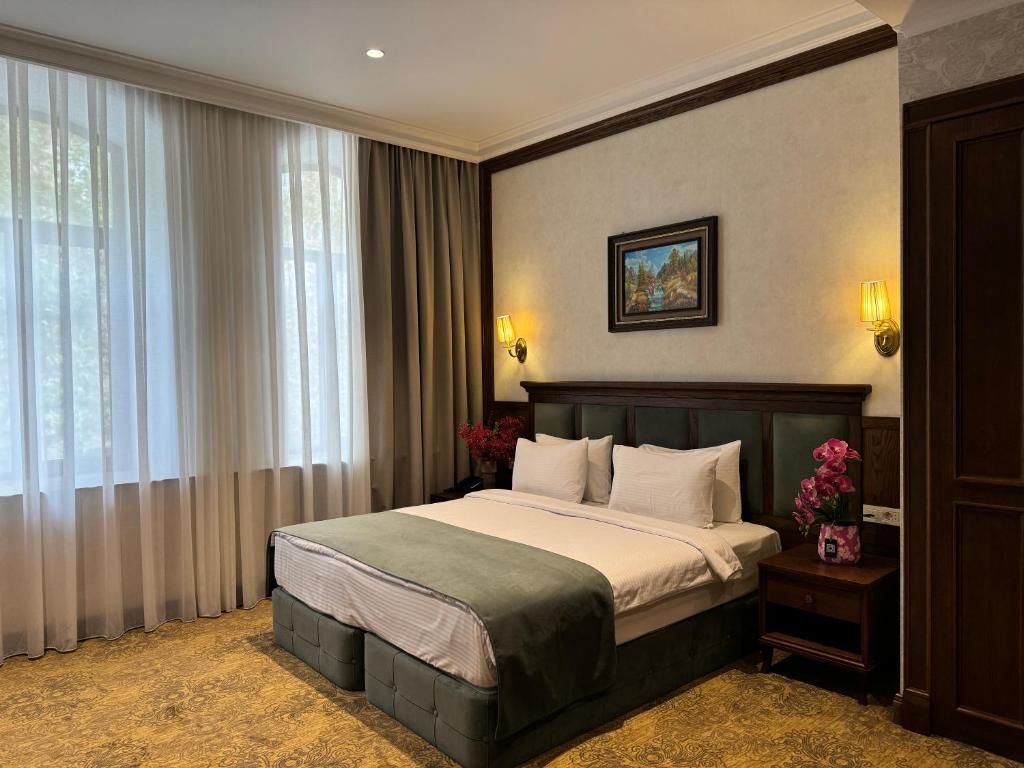 Midway Hotel 4