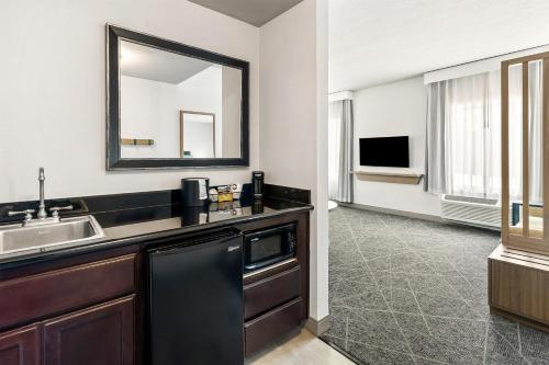 Hampton Inn & Suites Merced 6