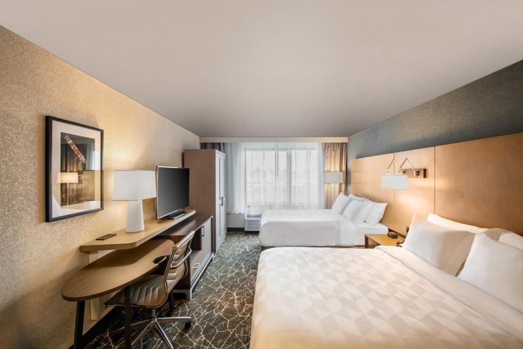 Holiday Inn Newark International Airport 3