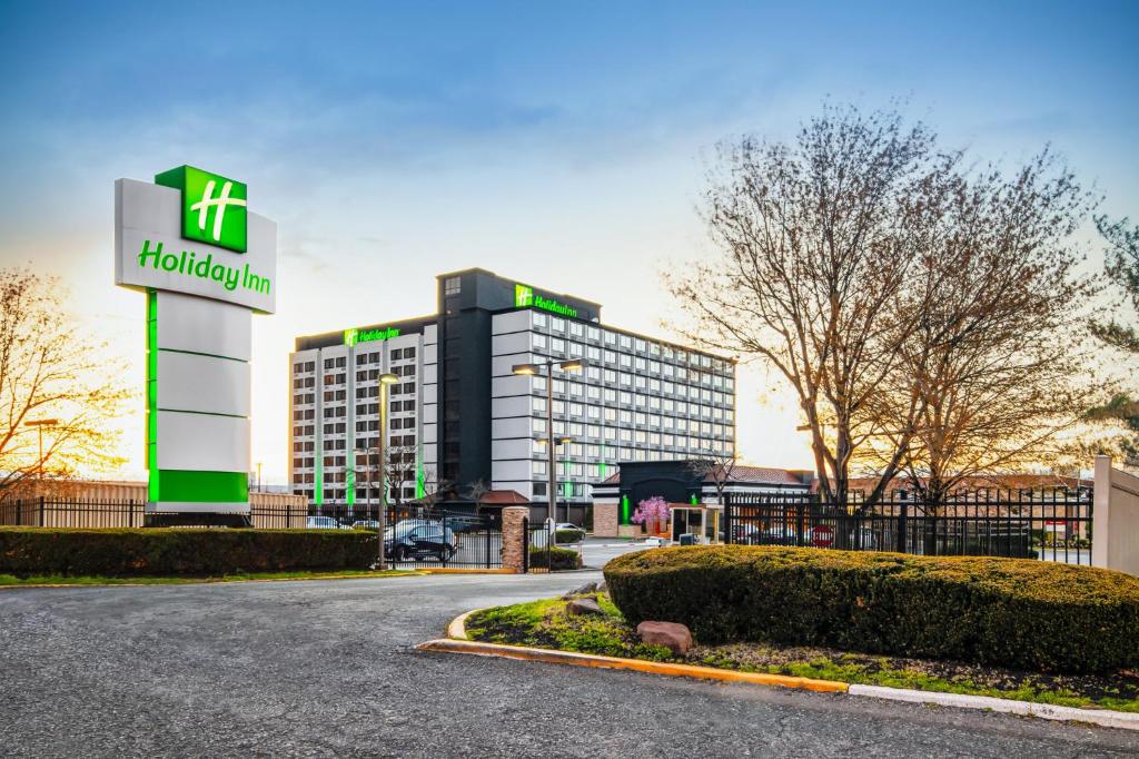 Holiday Inn Newark International Airport 2