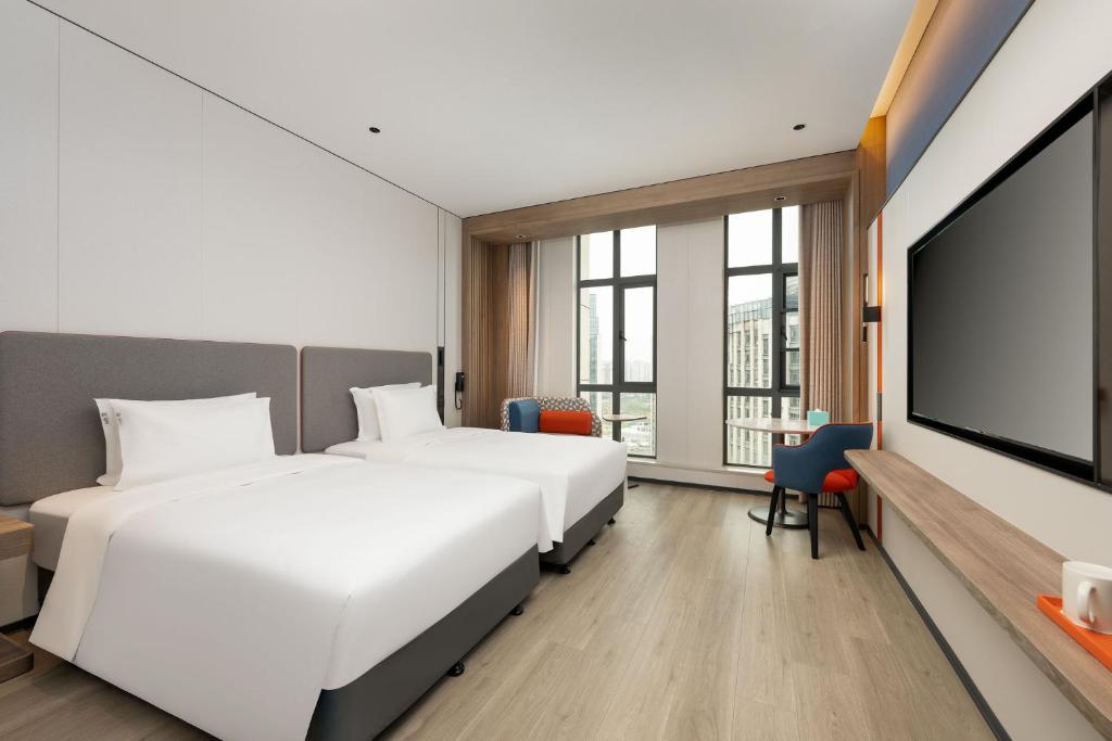 Holiday Inn Express 1