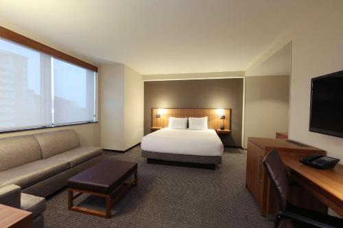 Hyatt Place Flushing/LGA Airport 2