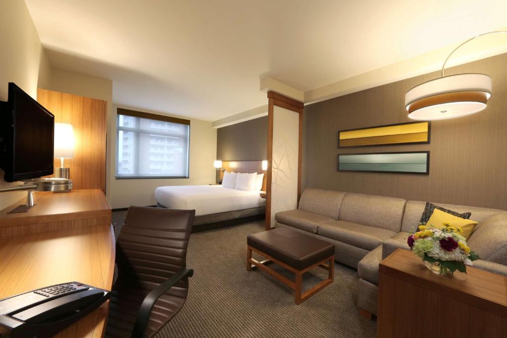 Hyatt Place Flushing/LGA Airport 4