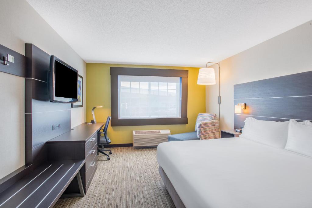 Holiday Inn Express Hotel & Suites Boston - Marlboro  2