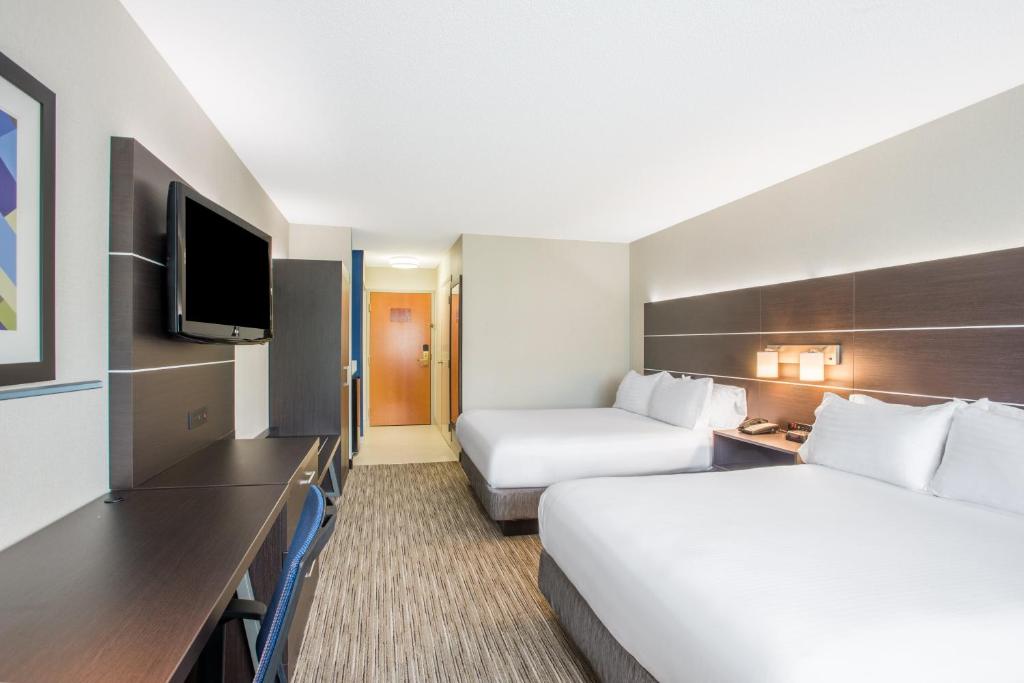 Holiday Inn Express Hotel & Suites Boston - Marlboro  3