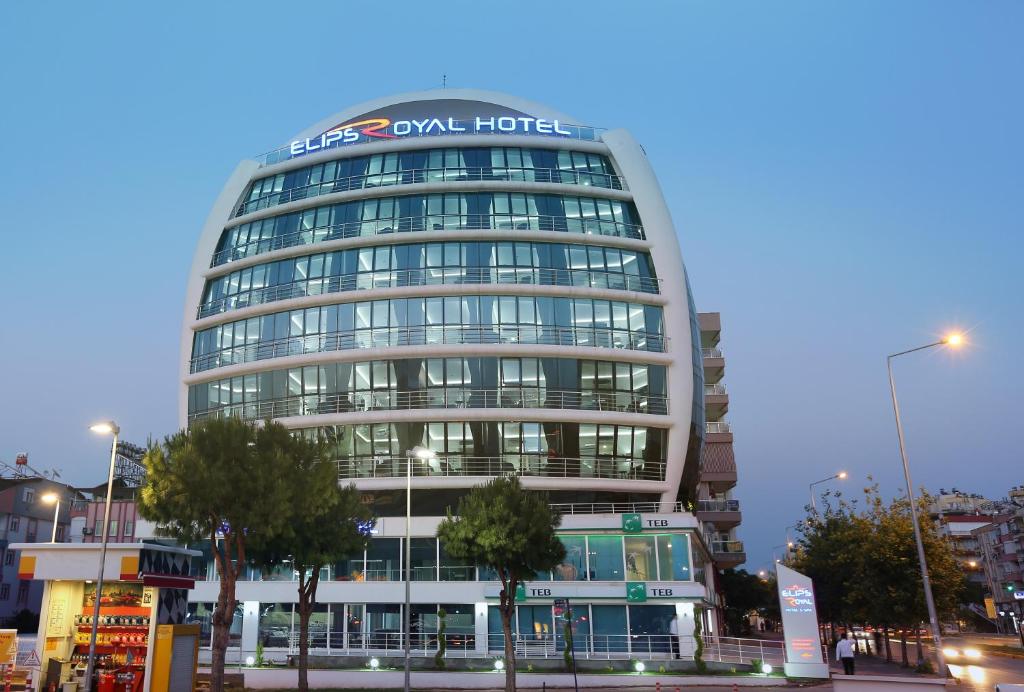 Elips Royal Hotel  2