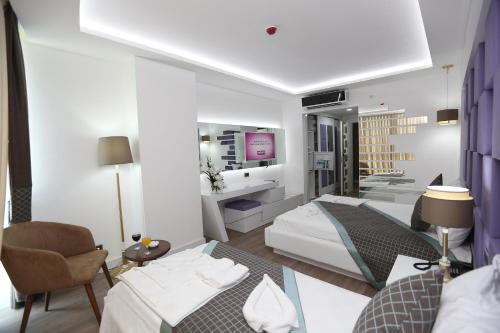 Elips Royal Hotel  1