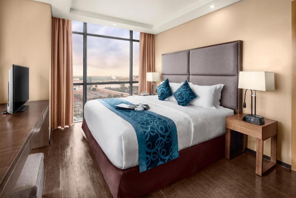 Golden Phoenix Hotel 1