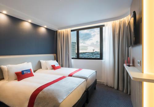 Holiday Inn Express Hotel 1
