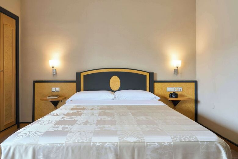 Hotel Macià Condor 5