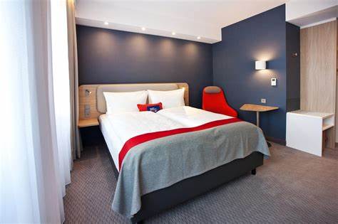 Holiday Inn Express Hotel 1