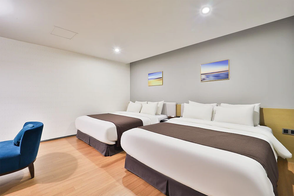 Bay Hound Hotel 6
