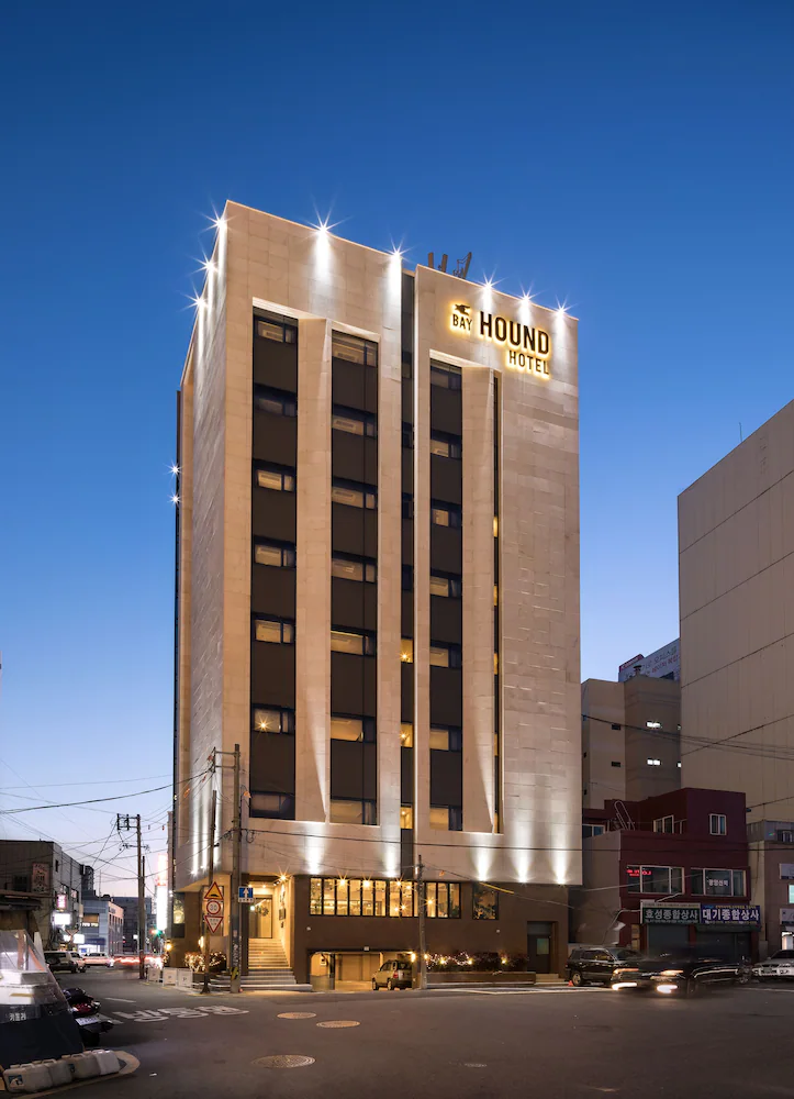 Bay Hound Hotel 1