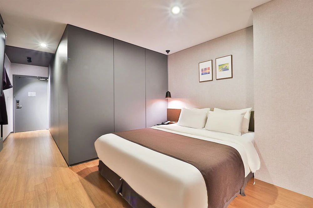 Bay Hound Hotel 11