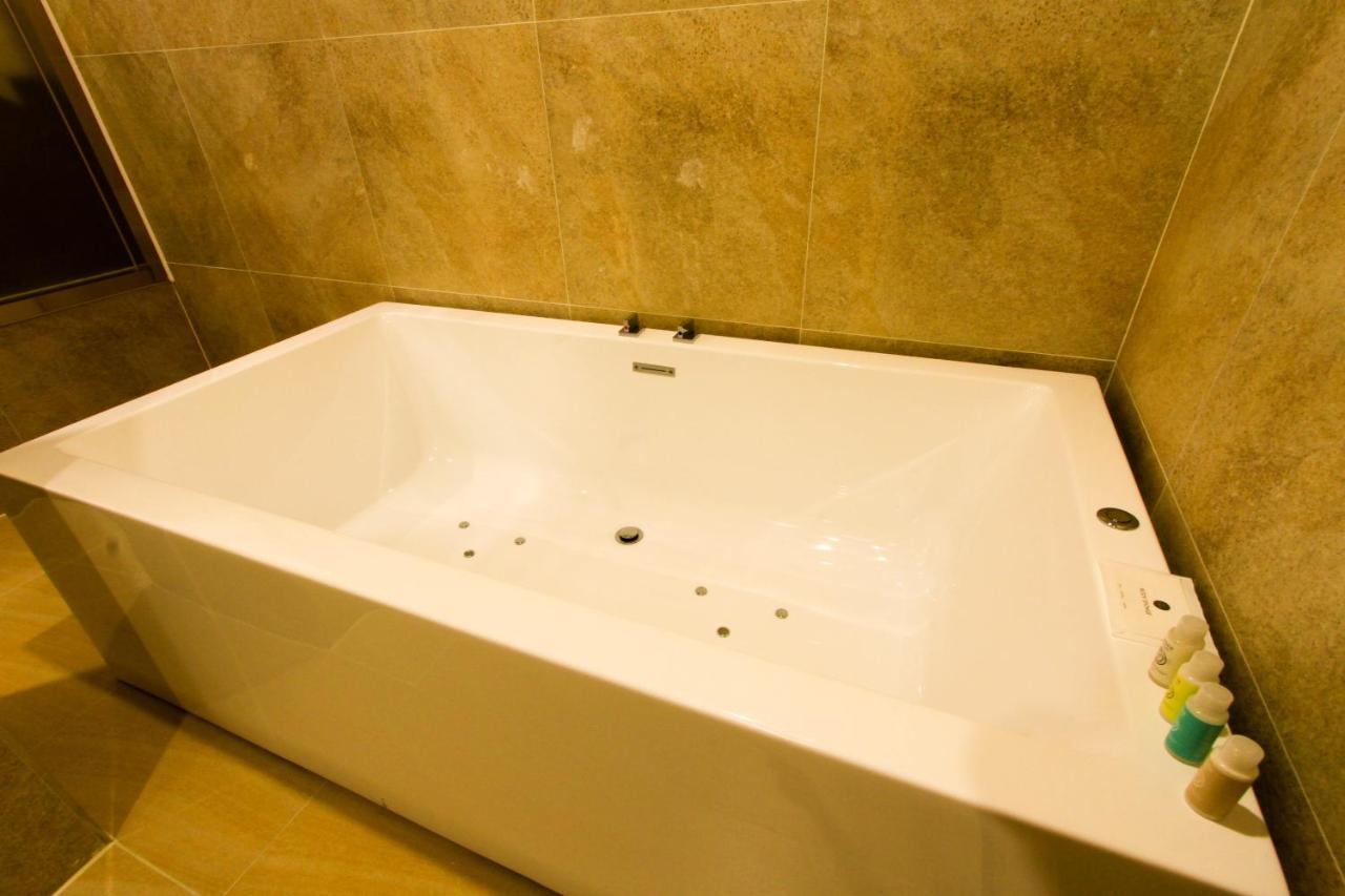 The King Hotel 17