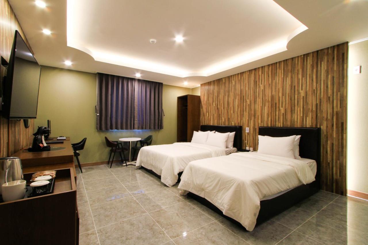 The King Hotel 13