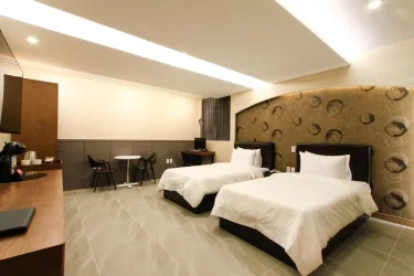 The King Hotel 7